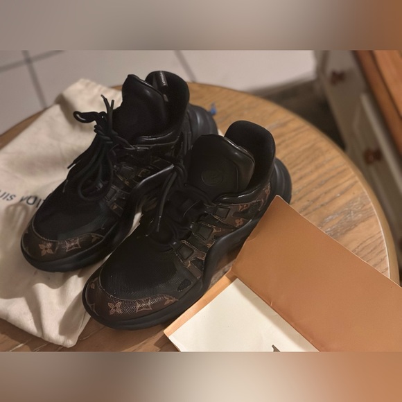 Louis Vuitton | Calfskin Patent Monogram Womens LV Archlight Sneakers 39 Black - Picture 12 of 16